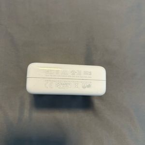 🍎 🔌 standard white 61W USB-C power adapter